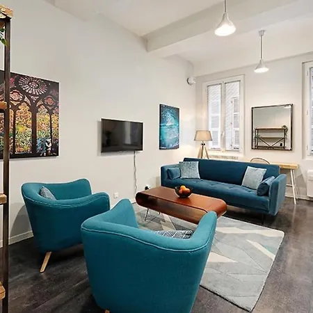 #18 Rossetti 2 Bedrooms , Old Nice/ac Apartment *